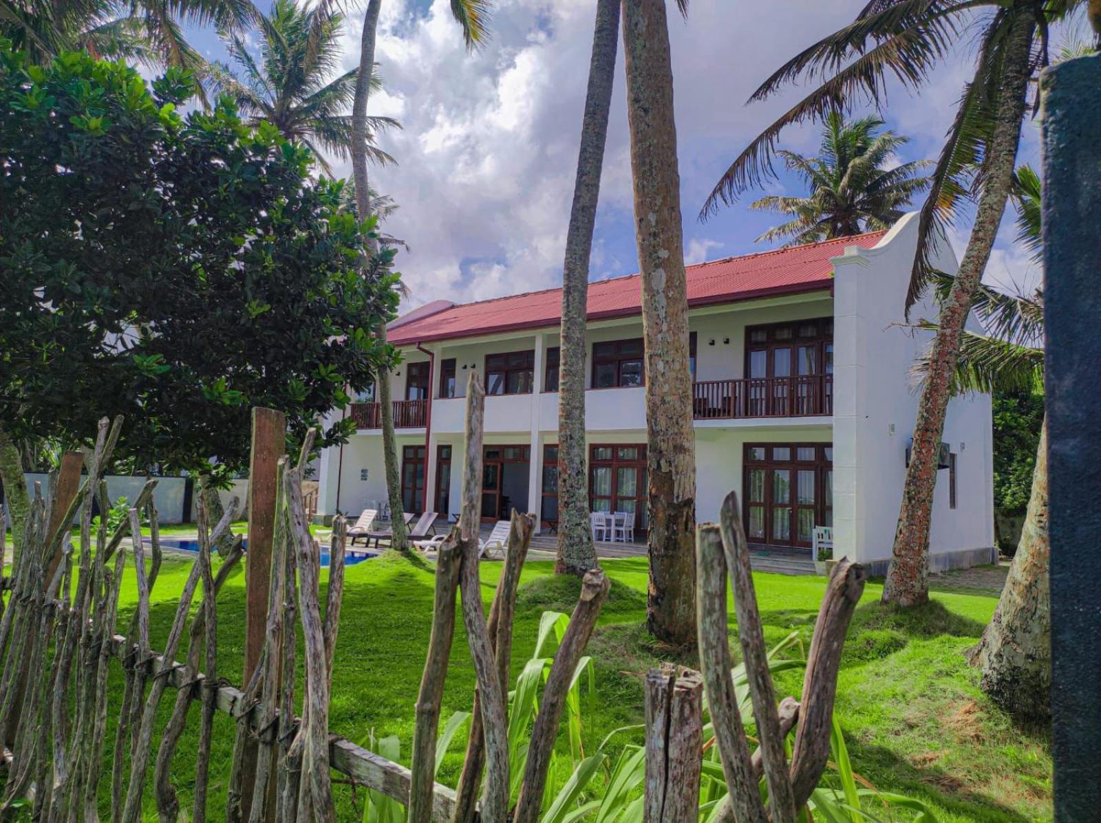 360 Surf Weligama Bay Hotel Bagian luar foto